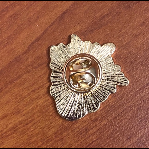 🌺Frida Kahlo Enameled Brooch/Tie Pin🌺 - Picture 4 of 4